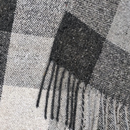 Набір Плед вовняний П8 біл-дим-св.антр 140×200 см + Ліхтар-лампа LED 21см з датчиком руху Love You